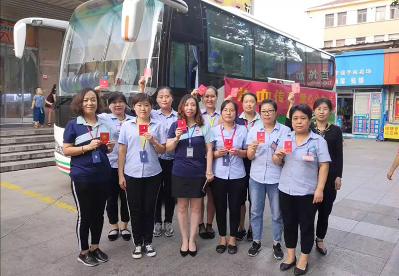 热血真情，，，，，，，，华纳娱乐国货开展无偿献血公益活动