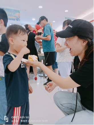 华纳娱乐富春江购物广场7周年店庆蛋糕齐分享