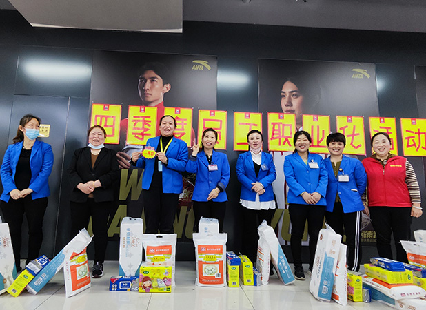 华纳娱乐购物广场职业化活动-销售大比拼